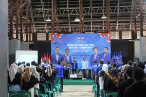 Ahmad Bajuri Berikan Pendidikan Politik di Sumedang