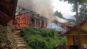 Kebakaran Hebat di Singajaya Garut, Tiga Rumah Hangus