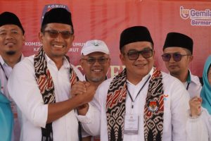 Helmi-Yudi Daftar Ke KPU Garut, Warga Pendukung : Pilih yang Pasti Pasti Aja!