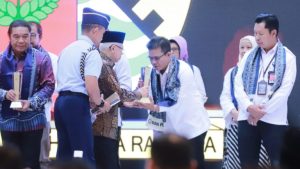 Atas Kiprahnya di Kabupaten Bandung, Bupati Dadang Supriatna Raih Penghargaan RAN PE Awards 2024 dari Wapress Ma’ruf Amin