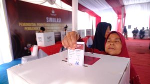 Dibuka Ketua KPU Garut, Warga Langensari Tarogong Kaler Hadir Berikan Suara di TPS 9