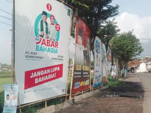 Masa Tenang Pasca Kampanye, APK Paslon Pilkada 2024 Masih Berderet Hingga Kantor KPU Garut