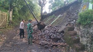 Dampak Hujan Deras, Puluhan Meter TPT di Cintarasa Samarang Garut Ambruk