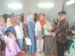 Warga di Mekarjaya Sukaresmi Garut Sumringah, Meski Terkendala Aplikasi Bantuan Beras Akhirnya Diterima