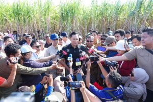 Kunjungan Kerja ke Melolo, Menko AHY Tegaskan Pembangunan Infrastruktur Dasar untuk Sinergi Industri dan Transmigrasi